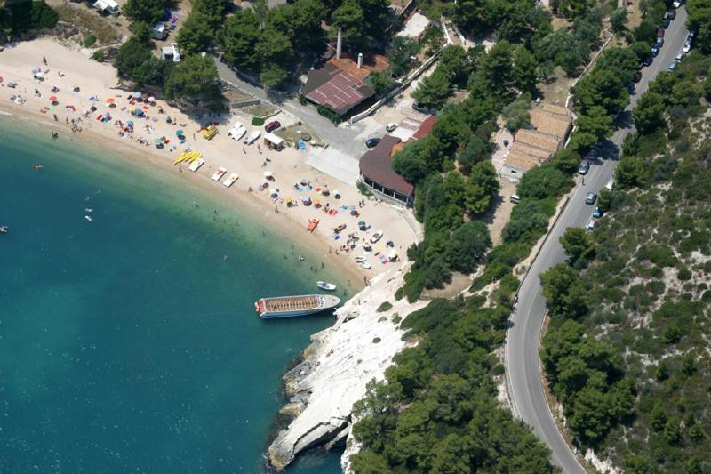 Готель Baia Di Campi В'єсте Екстер'єр фото